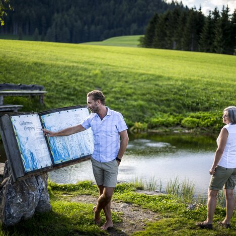 Bei der Zeutschacher Ursprungsquelle | © STG | Tom Lamm