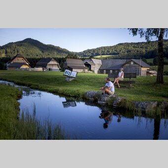Bei der Zeutschacher Ursprungsquelle | © STG | Tom Lamm