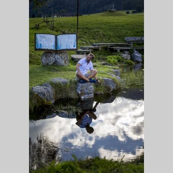 Bei der Zeutschacher Ursprungsquelle | © STG | Tom Lamm