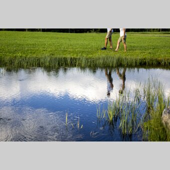 Bei der Zeutschacher Ursprungsquelle | © STG | Tom Lamm