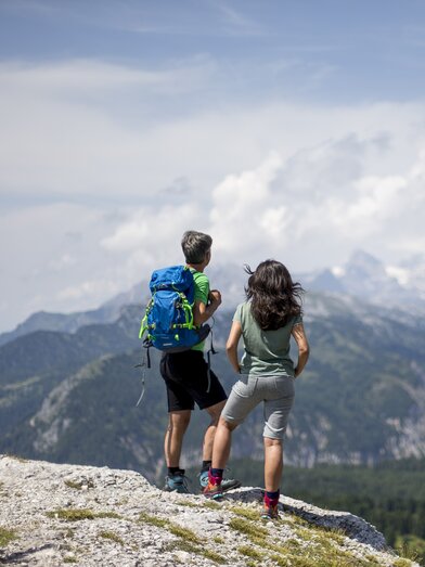 View of the Dachstein glacier: hiking route From the glacier to the wine | © Steiermark Tourismus | Tom Lamm