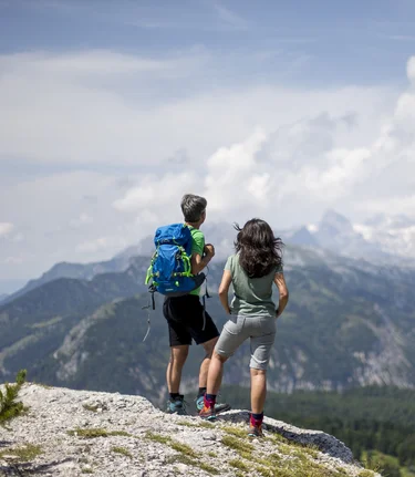 Blick auf den Dachsteingletscher: Wanderroute "Vom Gletscher zum Wein" | © STG | Tom Lamm