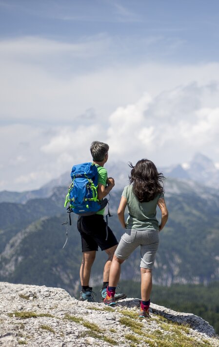 View of the Dachstein glacier: hiking route From the glacier to the wine | © Steiermark Tourismus | Tom Lamm