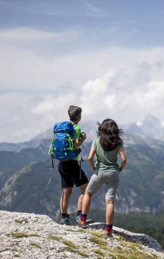 Blick auf den Dachsteingletscher: Wanderroute "Vom Gletscher zum Wein" | © STG | Tom Lamm