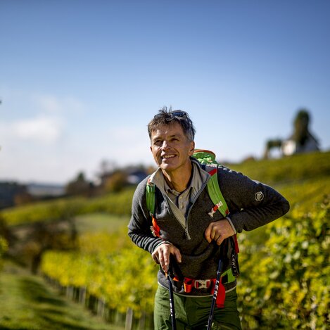 Bergführer Herbert Raffalt auf der Wanderroute "Vom Gletscher zum Wein" | © STG | Tom Lamm