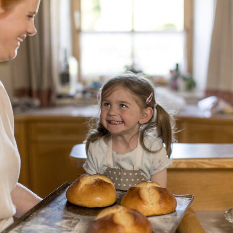 Osterbrot bzw. Pinzen backen am Zehenthof in Semriach | © STG | Tom Lamm