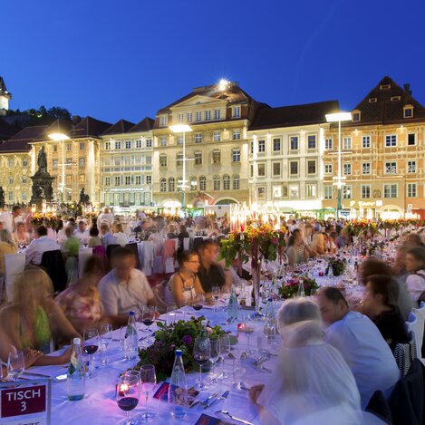 Graz, Lange Tafel der Genuss Hauptstadt Graz | © Graz Tourismus | Harry Schiffer