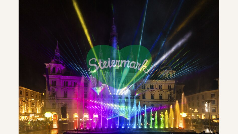 Silvester in Graz, Wasser- und Lasershow am Hauptplatz | © STG | Harry Schiffer