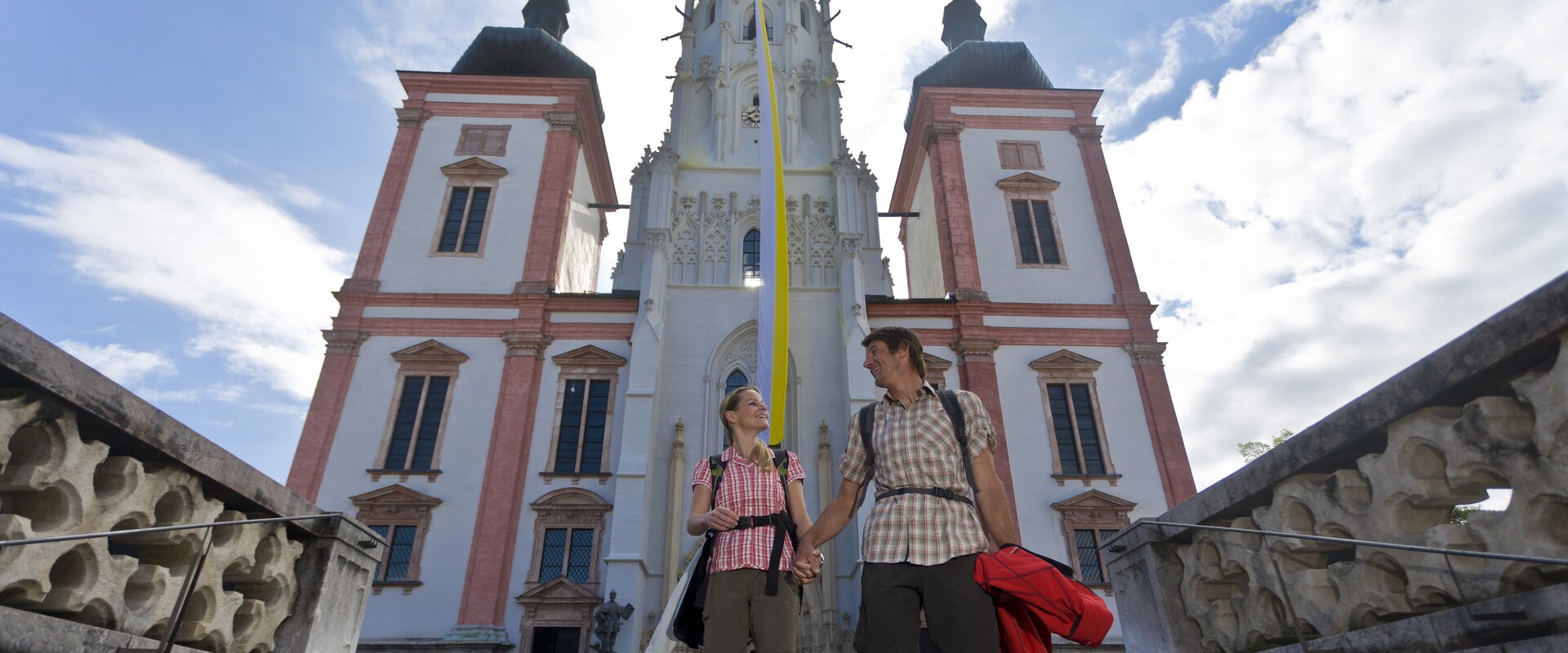 Vor der Basilika Mariazell | © Steiermark Tourismus | Leo Himsl | ETZ-Pilgrimage Europe SI-AT