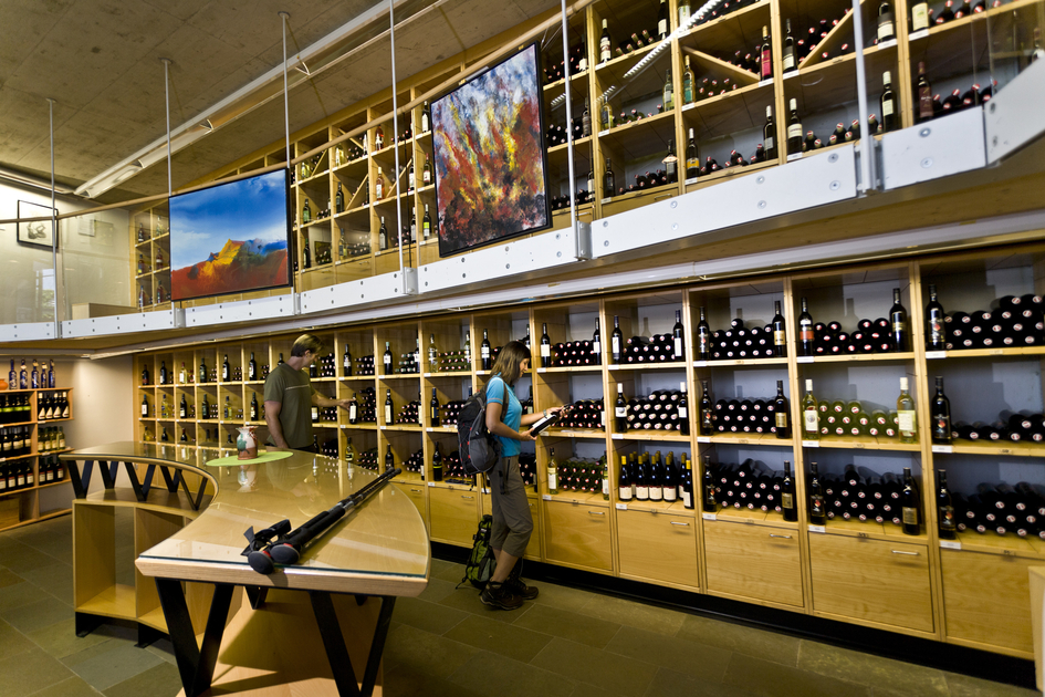 At the Vinothek Steiermark in St. Anna am Aigen | © Steiermark Tourismus | Leo Himsl | ETZ-Pilgrimage Europe SI-AT