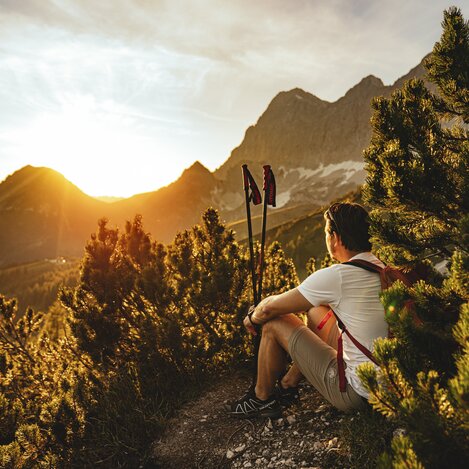 Bei den "Steinernen Jungfrauen", einer bizarren Felsformation am Fuße des Dachstein | © STG | photo-austria.at