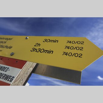 Wegweiser in den Fischbacher Alpen | © STG | Harry Schiffer