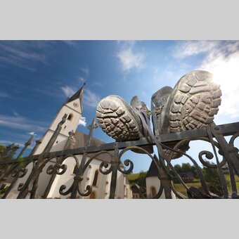 Am Weststeirischen Jakobsweg bei der Jakobskirche in Geisthal | © STG | Harry Schiffer | ETZ-Pilgrimage Europe SI-AT
