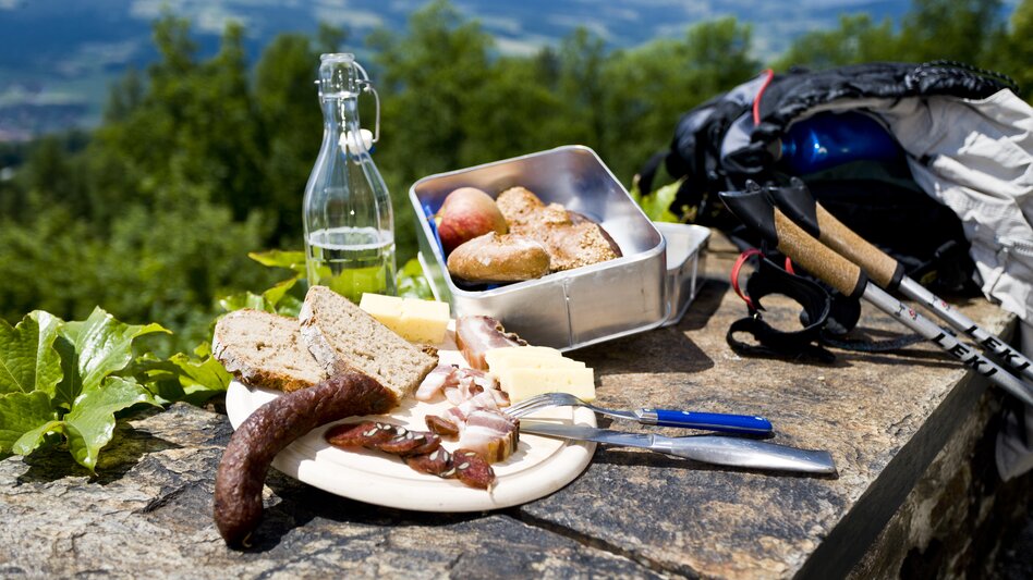 Snack in Pöllauberg | © Steiermark Tourismus | Leo Himsl | ETZ-Pilgrimage Europe SI-AT