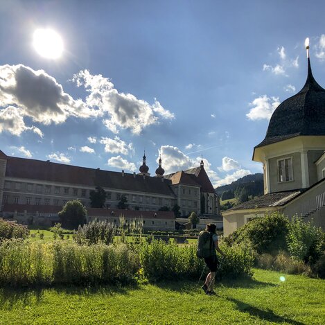 Stift St. Lambrecht an der Wanderroute Vom Gletscher zum Wein | © STG | Martina Traisch