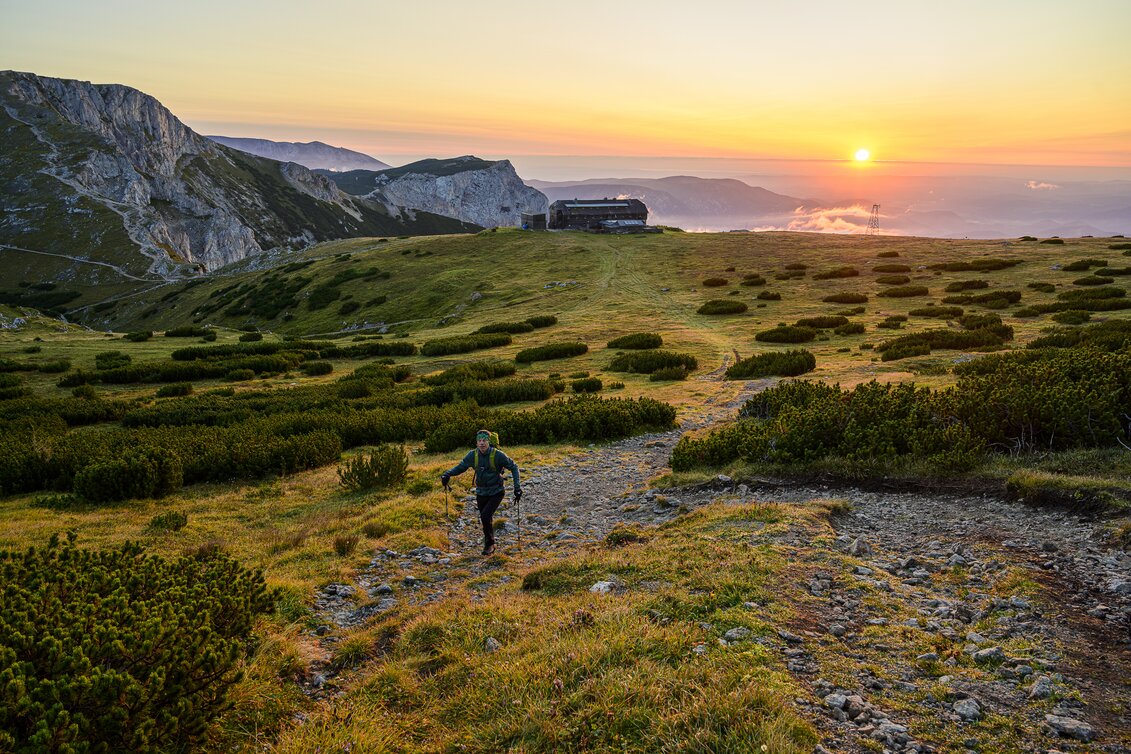 Auf der Rax mit Karl-Ludwig-Haus im Hintergrund | © STG | pixelmaker.at