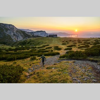 Auf der Rax mit Karl-Ludwig-Haus im Hintergrund | © STG | pixelmaker.at