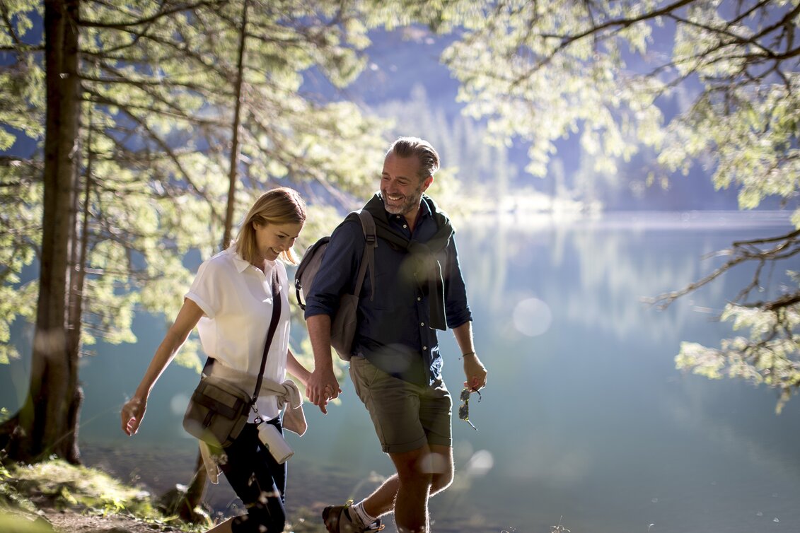 Spazieren am Schwarzensee im Naturpark Sölktäler | © STG | Tom Lamm