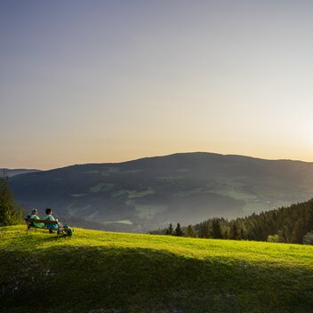 Blick  in die Oststeiermark auf der Wanderroute Vom Gletscher zum Wein | © STG | pixelmaker.at
