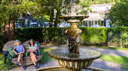 Im Kurpark von Bad Gleichenberg bei der Therme | © STG | pixelmaker.at