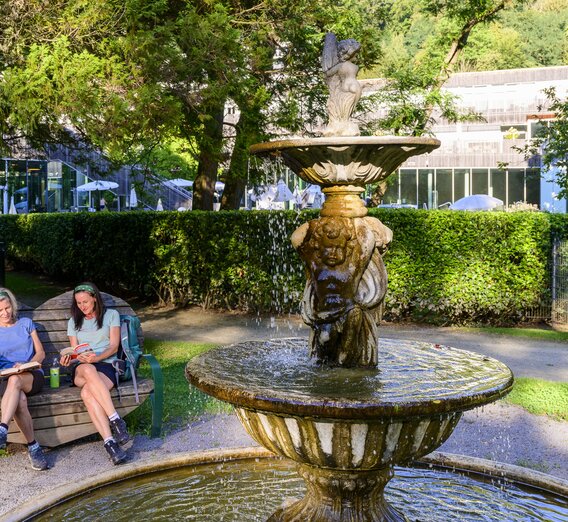Im Kurpark von Bad Gleichenberg bei der Therme | © STG | pixelmaker.at