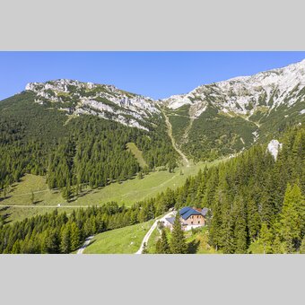 Waxriegelhaus am Fuße der Rax | © STG | pixelmaker.at