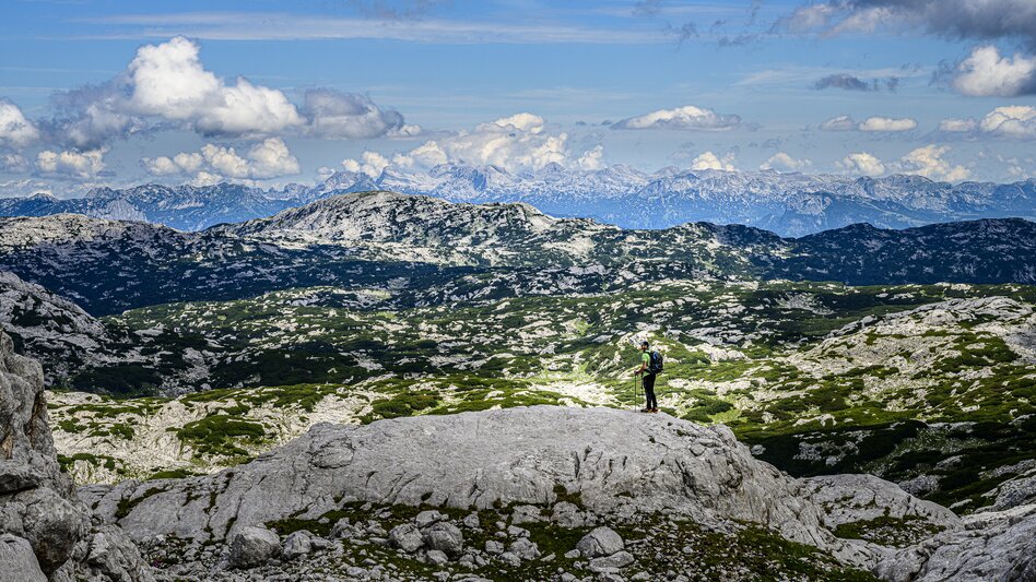 On the way from the Dachstein-glacier to the Guttenberghaus | © Steiermark Tourismus | pixelmaker.at