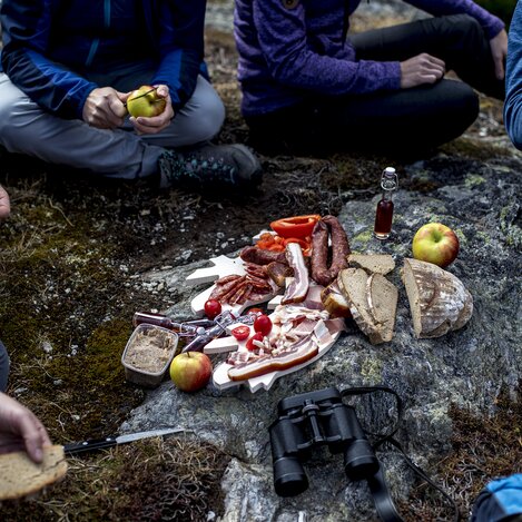 Bitte zugreifen: Jause beim Wandern | © STG | Tom Lamm