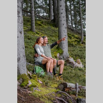 Waldwandern mit Ausblick | © STG | Elena Egger