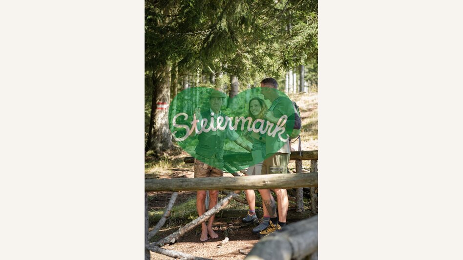 Am Bründlweg mit Karl Wenzel, "Vater" des Bründlweges | © STG | Elena Egger