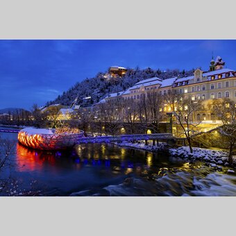 Murinsel und Schloßberg im abendlichen Winterkleid | © STG | Harry Schiffer