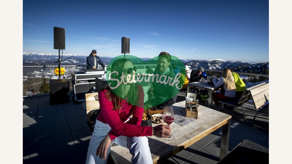 Sonnige Stunden auf der Terrasse | © STG | Tom Lamm
