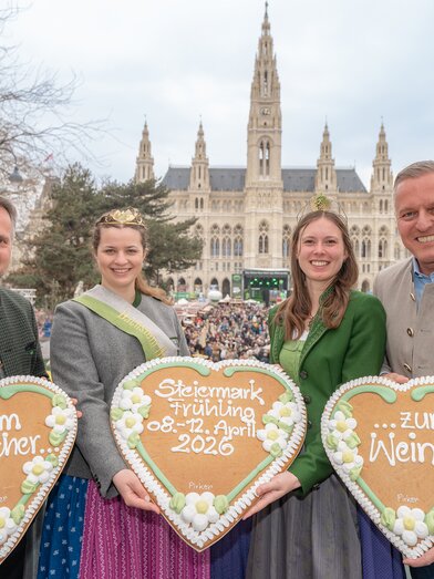 Landeshauptmann Mario Kunasek und STG-GF Michael Feiertag laden gemeinsam mit Weinhoheit und Dachsteinhoheit zum nächsten Frühling | RENE STRASSER     FOTOGRAF | © STG | René Strasser