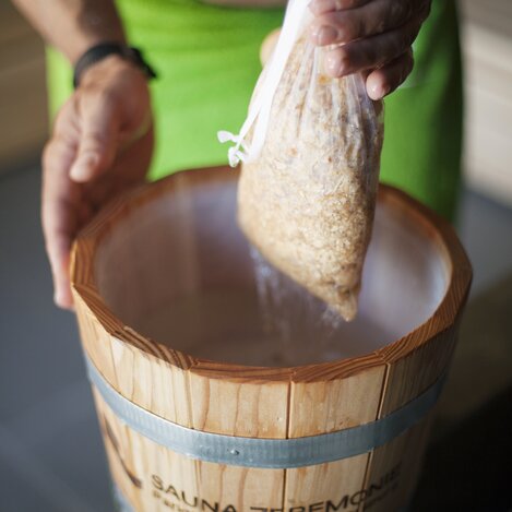 Saunagenuss mit Kiefernspänen. | © Parktherme Bad Radkersburg | Harald Eisenberger