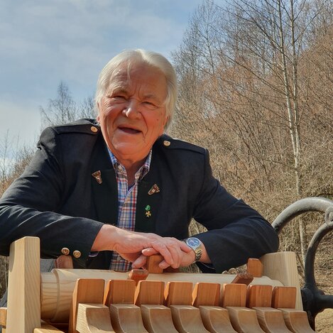 Franz Ederer hat das Ratschen wieder nach St. Kathrein am Offenegg gebracht. 
