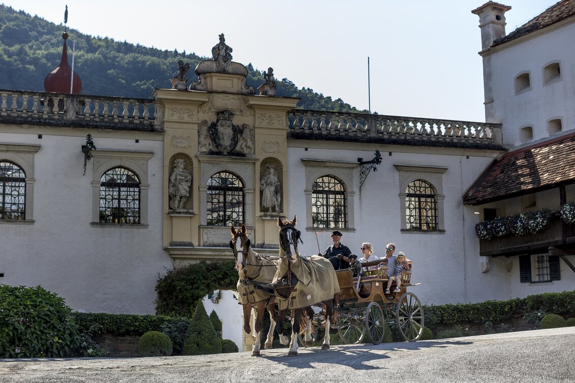 Der Schlosskutscher vor dem Schloss Herberstein, Oststeiermark | © Steiermark Tourismus / ikarus.cc | Steirische Tourismus GmbH