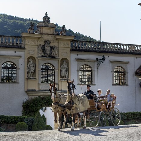 Der Schlosskutscher vor dem Schloss Herberstein, Oststeiermark | © Steiermark Tourismus / ikarus.cc | Steirische Tourismus GmbH