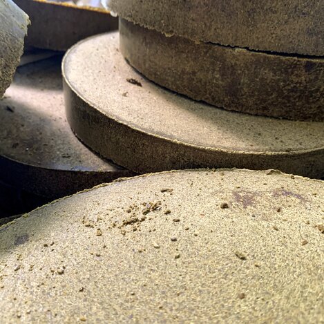 Ölkuchen in der Kernölmühle Hartlieb in Heimschuh: Weinland Steiermark Radtour | © Steiermark Tourismus / Martin Kubanek