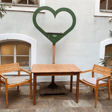 Herz im Hof der Weinbar Klapotetz in der Grazer Innenstadt | © STG Sarah Valda | © STG Sarah Valda