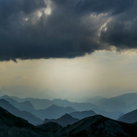 Blick aufs Hochschwab-Massiv. Wanderroute "Vom Gletscher zum Wein" (Etappe 14, Nordroute) | © Steiermark Tourismus / Manfred Polansky