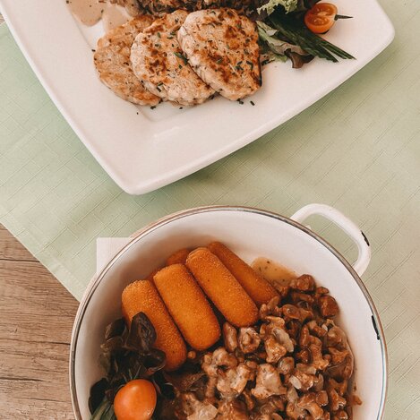 Bergers Pfandl & Eierschwammerl Gulasch | © Steiermark Tourismus | Renner/Valda | © Steiermark Tourismus