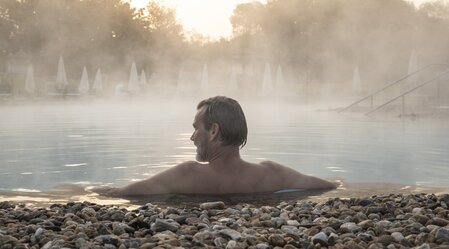 Auszeit im Thermalwasser | © Steiermark Tourismus | Punkt & Komma | © Steiermark Tourismus