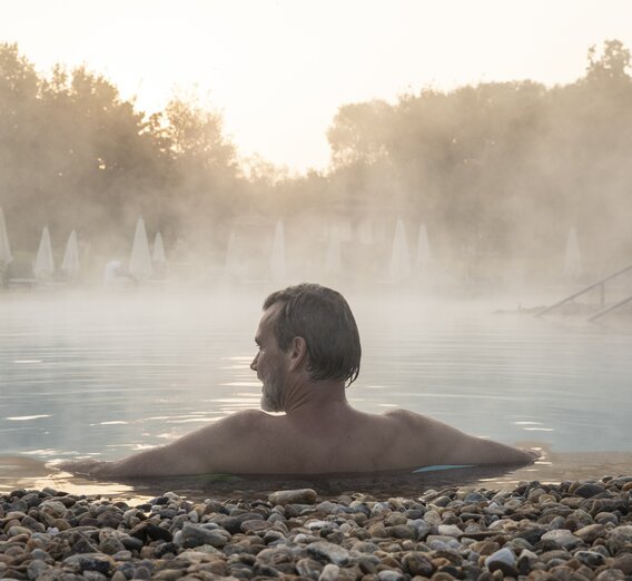 Auszeit im Thermalwasser | © Steiermark Tourismus | Punkt & Komma | © Steiermark Tourismus