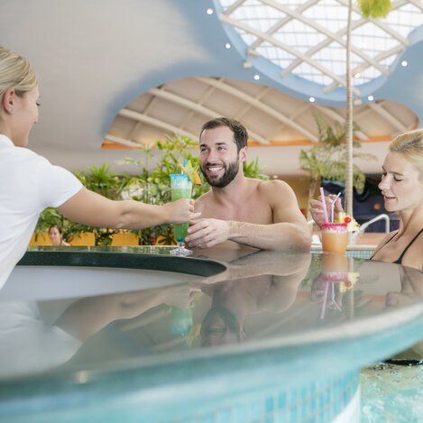 An der Poolbar | © H2O Hoteltherme GmbH | Eisenberger | © H2O Hoteltherme GmbH