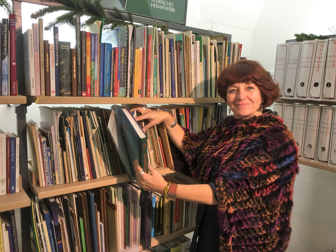 Alle Jahre wieder macht sich Dr. Eva Maria Hois für die Besucher auf die Suche nach ganz besonderen Weihnachtsliedern.  | © STVLW