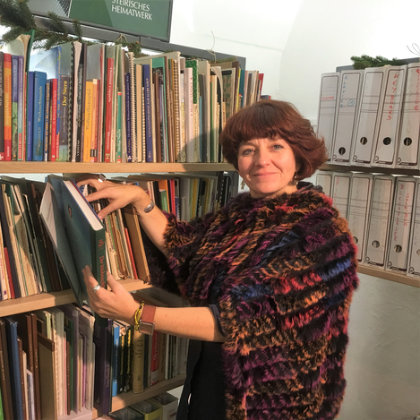 Alle Jahre wieder macht sich Dr. Eva Maria Hois für die Besucher auf die Suche nach ganz besonderen Weihnachtsliedern.  | © STVLW | © STVLW