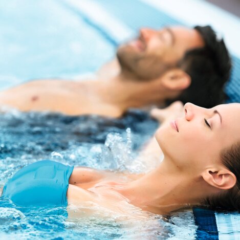 Relaxen im Quellbecken | © Parktherme Bad Radkersburg | Harald Eisenberger | © Parktherme Bad Radkersburg