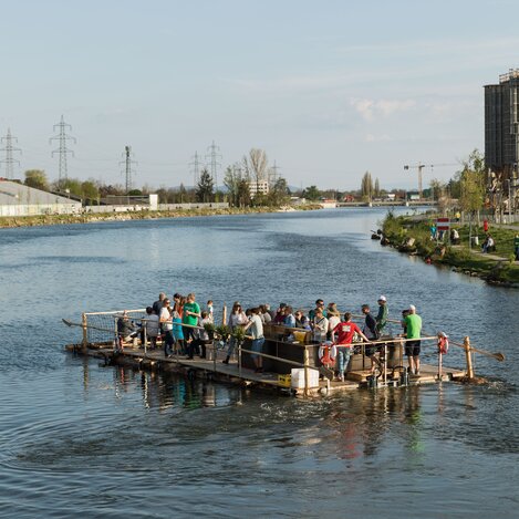Floßfahren entlang der Mur  | © Die Flößerei | LippZahnschirm