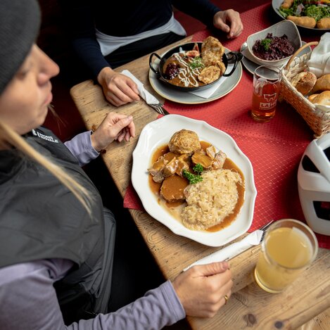 Kulinarische Einkehr auf der Lahü | © STG | Jaden Gynes