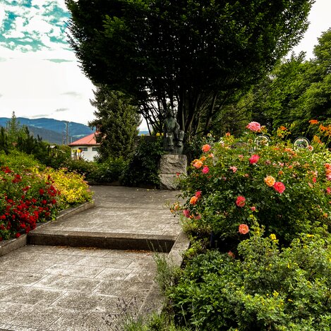 Ein kurzer Spaziergang durch den Rossegger Park bevor unsere Reise Richtung Langenwang weitergeht. | © STG